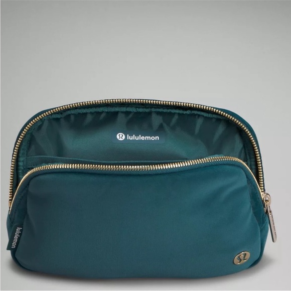 NWT Lululemon Velour Everywhere Belt Bag - Picture 6 of 10